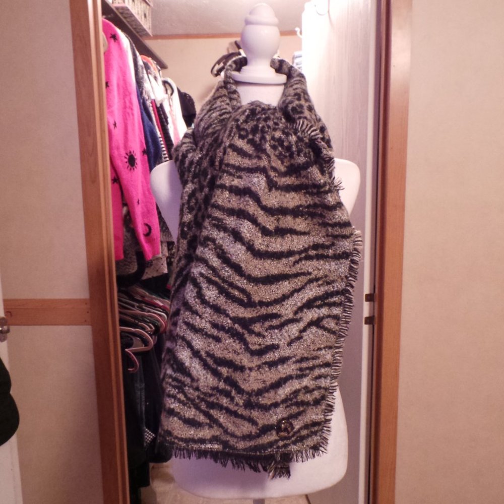 Michael Michael Kors Blanket Scarf/Wrap/Shawl - Picture 4 of 10